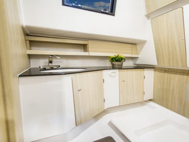 Book yachts online - motorboat - Nexus Revo 870 Prestige +/1cab - SOL - rent