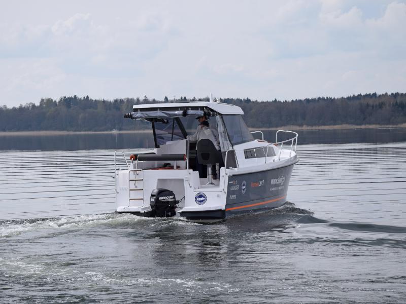 Book yachts online - motorboat - Nexus Revo 870 Prestige +/1cab - SOL - rent