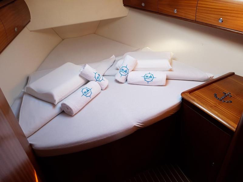 Book yachts online - sailboat - Bavaria 44 - Flipper I - rent