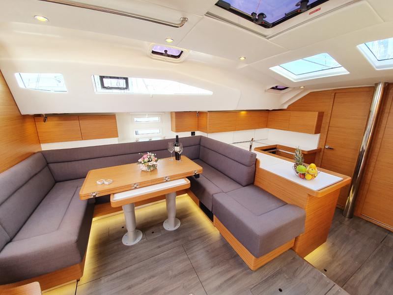 Book yachts online - sailboat - Elan 50 Impression - Suzy - rent
