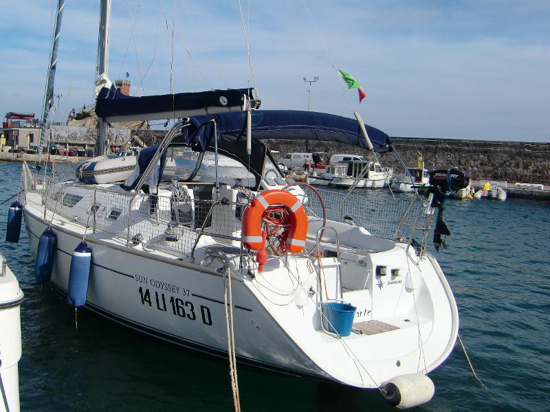 Book yachts online - sailboat - Sun Odyssey 37 - ADELANTE - rent