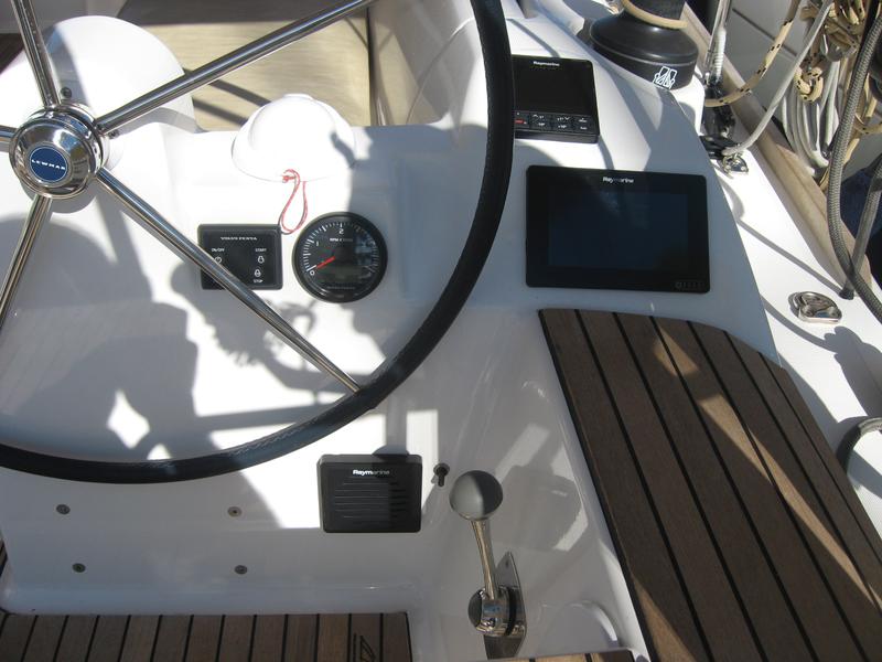 Book yachts online - sailboat - Dufour 382 GL - Delta - rent