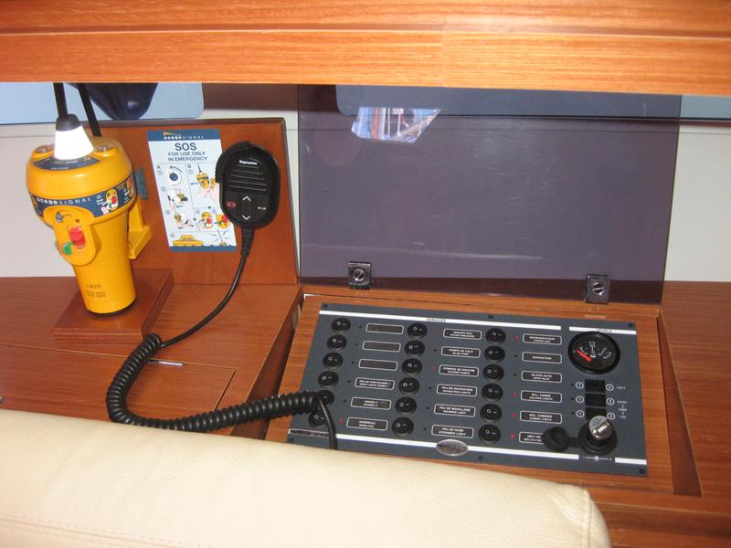 Book yachts online - sailboat - Dufour 382 GL - Delta - rent