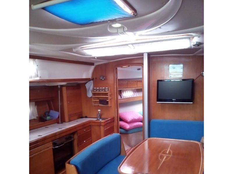 Book yachts online - sailboat - Bavaria 39 Cruiser - Okeanos - rent