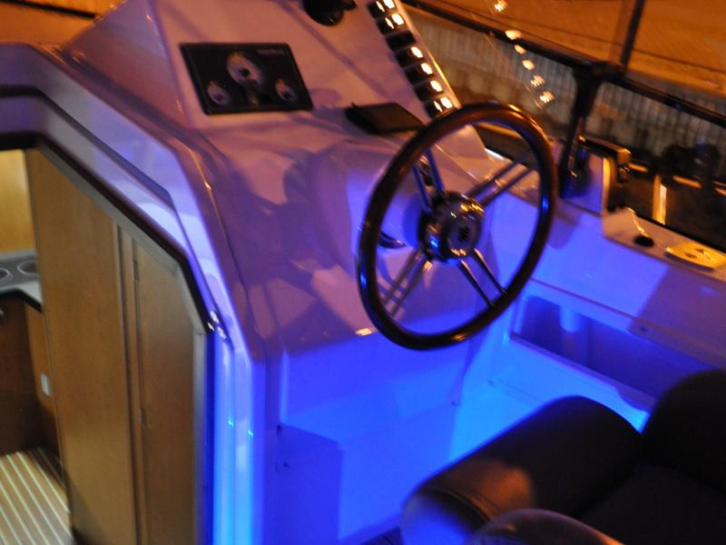 Book yachts online - motorboat - Tes 393 Illuminatus - Tes 393 Illuminatus - rent