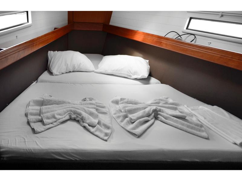 Book yachts online - sailboat - Bavaria Cruiser 41 - Anemos - rent