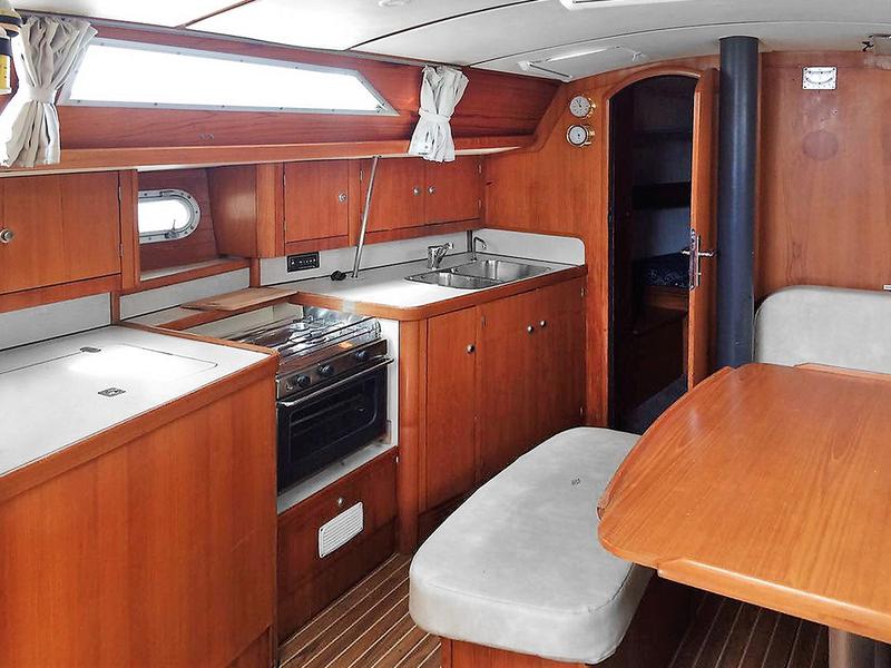 Book yachts online - sailboat - Sun Odyssey 37.1 - Jacob - rent