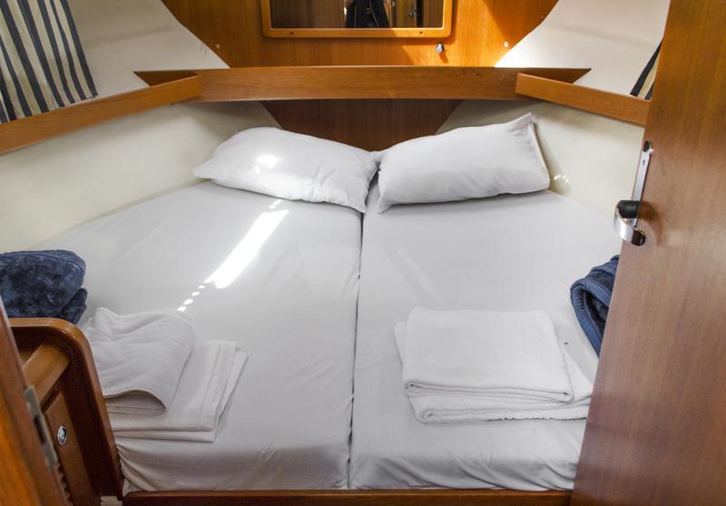 Book yachts online - motorboat - Nimbus 320 Coupe - Go Goo - rent