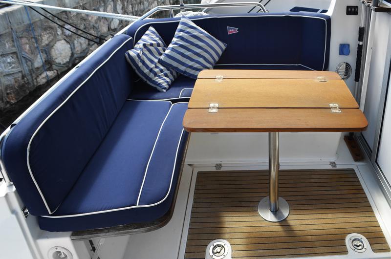 Book yachts online - motorboat - Nimbus 320 Coupe - Go Goo - rent