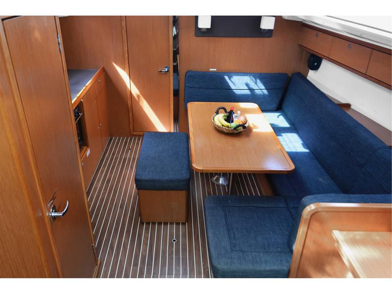 Book yachts online - sailboat - Bavaria Cruiser 41 - Gaia - rent