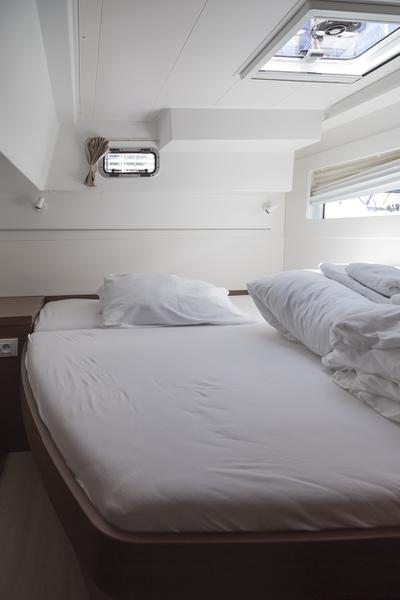 Book yachts online - catamaran - Lagoon 40 - Amalia II - rent