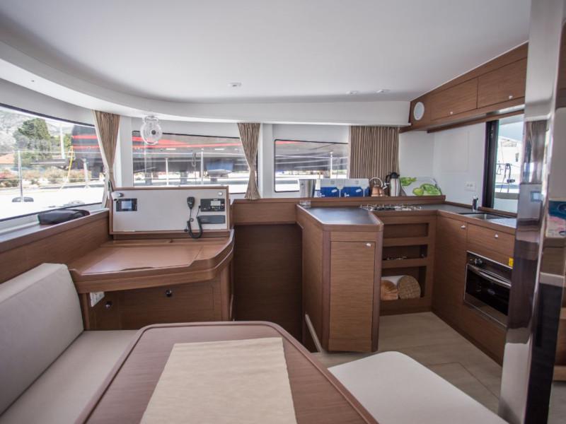 Book yachts online - catamaran - Lagoon 42 - Mitra - rent