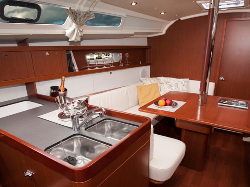 Book yachts online - sailboat - Oceanis 37 - Soundgarden - rent