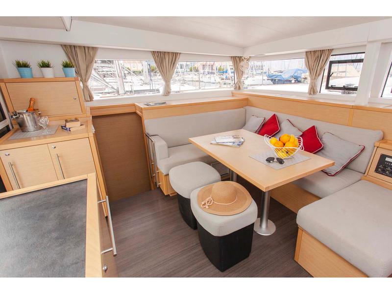 Book yachts online - catamaran - Lagoon 400 S2 - Tangerine Dream - rent