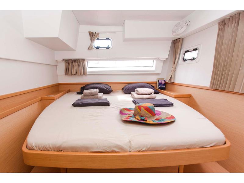 Book yachts online - catamaran - Lagoon 42 - Nirvana - rent