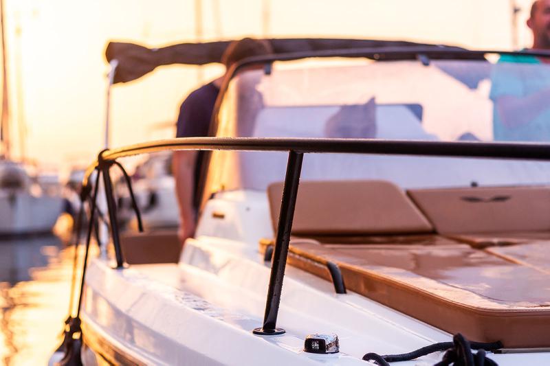 Book yachts online - motorboat - Beneteau Flyer 8 SUNdeck - LUCY - rent