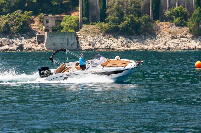 Book yachts online - motorboat - Beneteau Flyer 8 SUNdeck - LUCY - rent