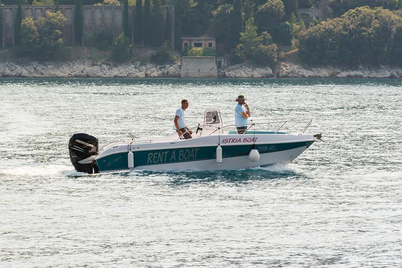 Book yachts online - motorboat - Bluline 21 Open - AQUARIUS - rent