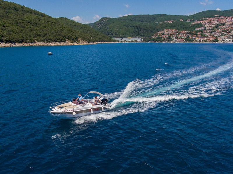 Book yachts online - motorboat - Bluline 23 Sundeck - MIRIAM - rent
