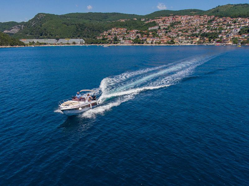 Book yachts online - motorboat - Bluline 23 Sundeck - MIRIAM - rent