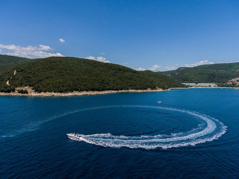 Book yachts online - motorboat - Bluline 23 Sundeck - MIRIAM - rent