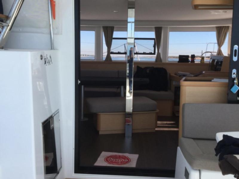 Book yachts online - catamaran - Lagoon 42 - Mares - rent