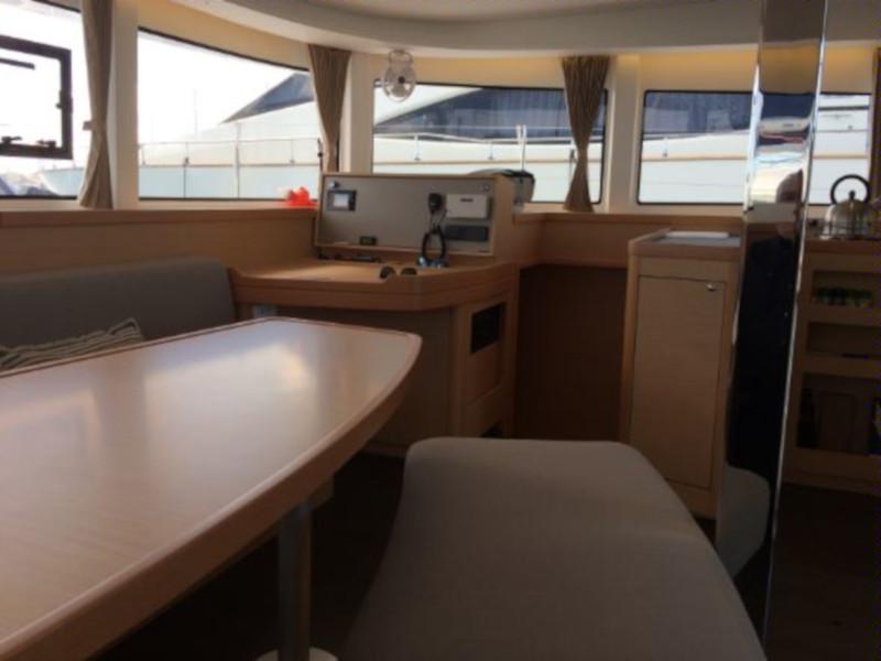 Book yachts online - catamaran - Lagoon 42 - Mares - rent