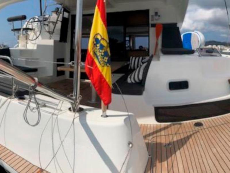 Book yachts online - catamaran - Lagoon 42 - Genista II - rent