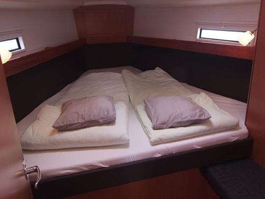 Book yachts online - sailboat - Bavaria Cruiser 37 - MAESTRAL - rent