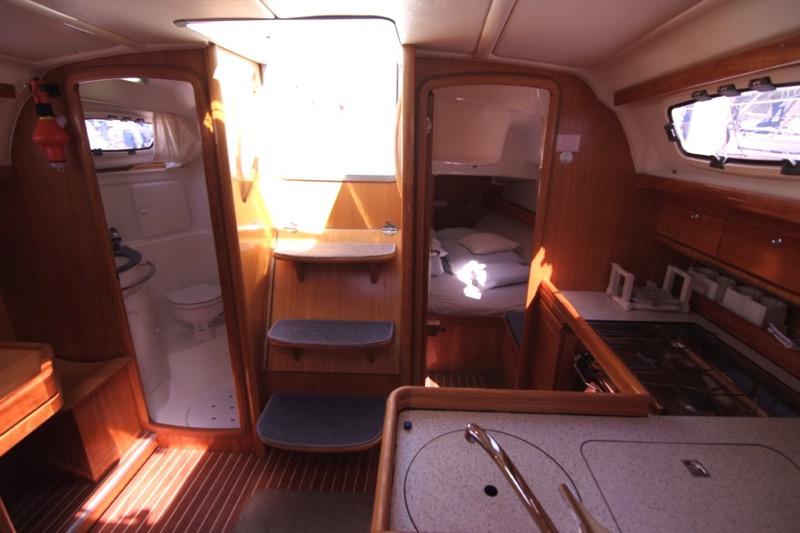 Book yachts online - sailboat - Bavaria 33 Cruiser - CURA  - rent