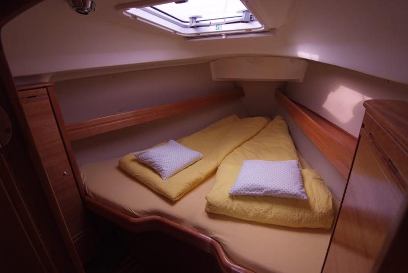 Book yachts online - sailboat - Bavaria 31 Cruiser - MALA  - rent