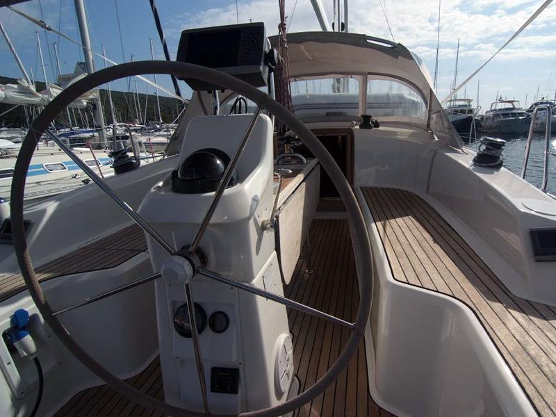 Book yachts online - sailboat - Bavaria Cruiser 33 - LAHOR - rent