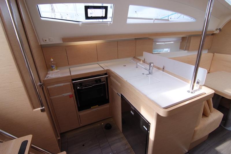 Book yachts online - sailboat - Elan 40 Impression - DESIDERIA - rent