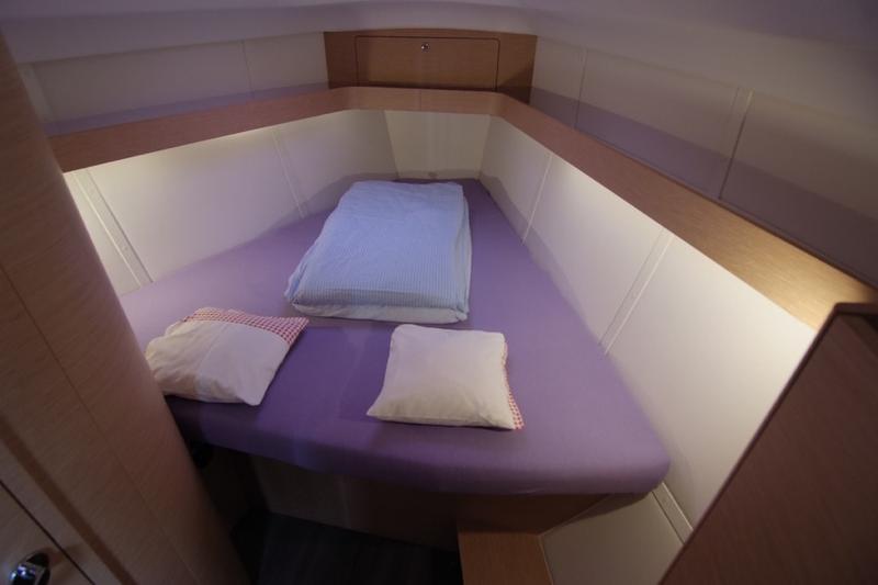 Book yachts online - sailboat - Elan 40 Impression - DESIDERIA - rent