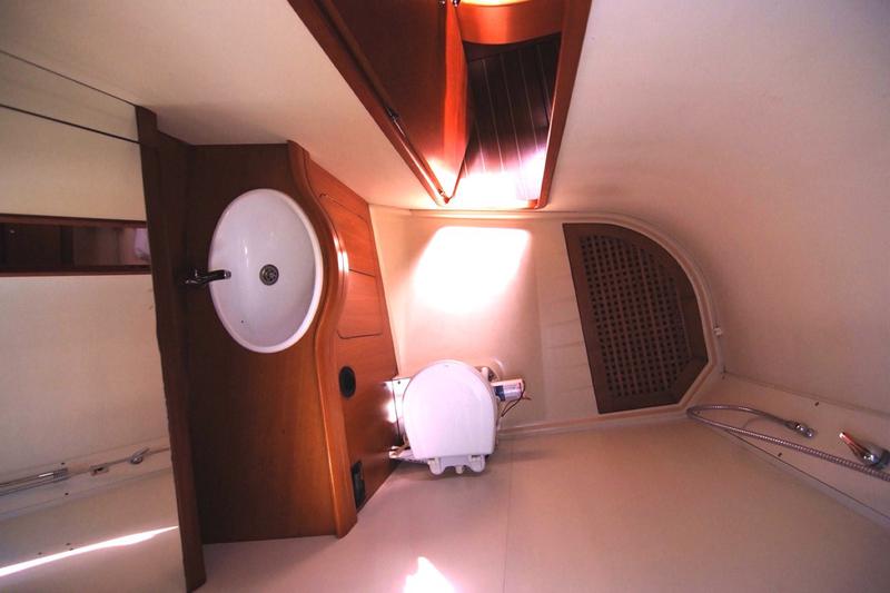 Book yachts online - sailboat - Grand Soleil 50 - MODRA  - rent