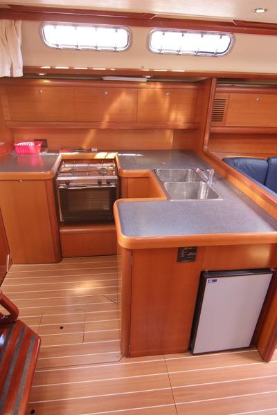 Book yachts online - sailboat - Grand Soleil 50 - MODRA  - rent
