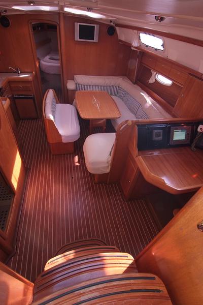 Book yachts online - sailboat - Bavaria 42 Cruiser - LUPA - rent