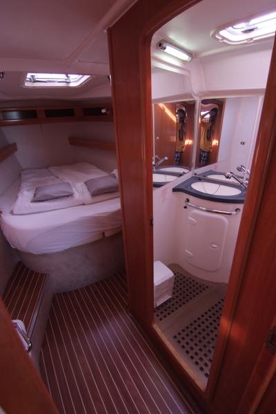 Book yachts online - sailboat - Bavaria 42 Cruiser - LUPA - rent