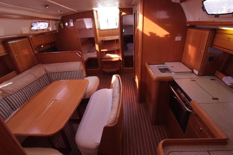 Book yachts online - sailboat - Bavaria 42 Cruiser - LUPA - rent