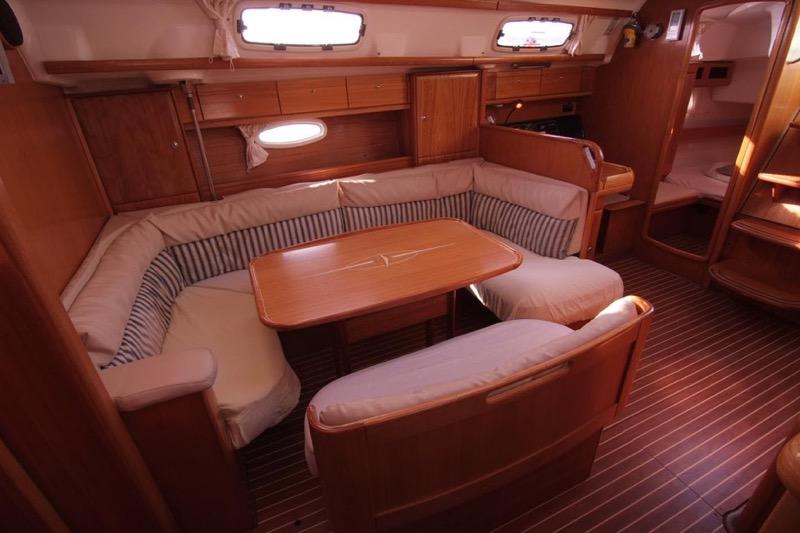 Book yachts online - sailboat - Bavaria 42 Cruiser - LUPA - rent