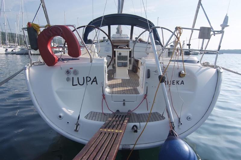 Book yachts online - sailboat - Bavaria 42 Cruiser - LUPA - rent