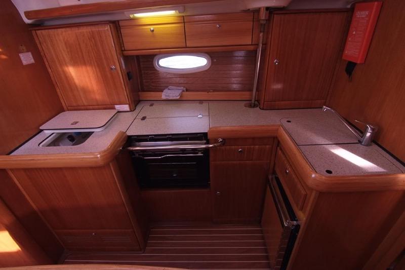 Book yachts online - sailboat - Bavaria 42 Cruiser - LUPA - rent