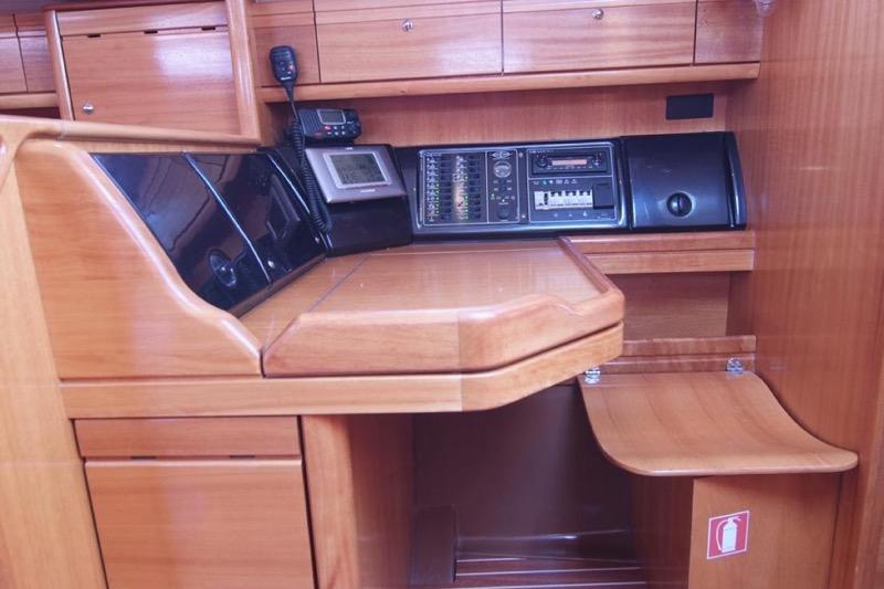 Book yachts online - sailboat - Bavaria 37 Cruiser - JANA - rent