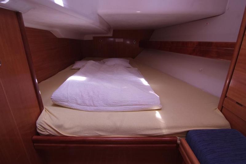 Book yachts online - sailboat - Bavaria 37 Cruiser - JANA - rent