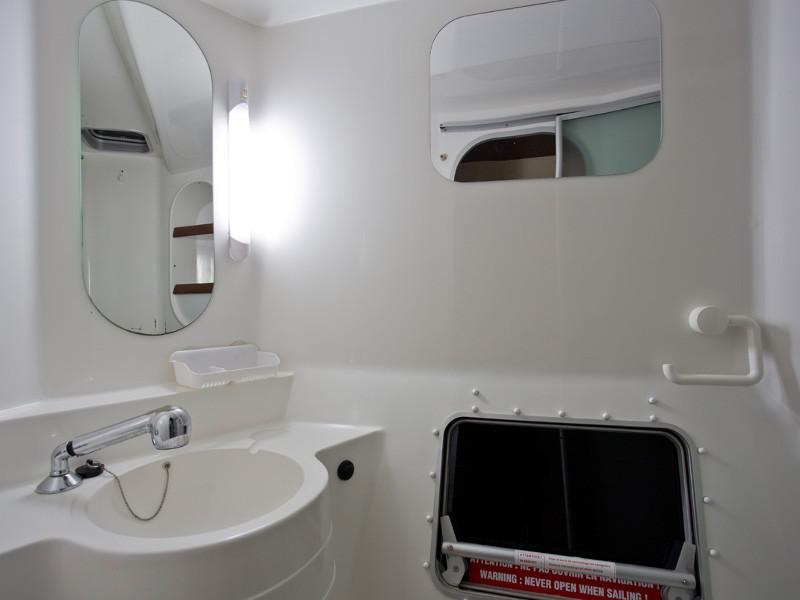 Book yachts online - catamaran - Athena 38 (4+2 cab) - SWAN - rent