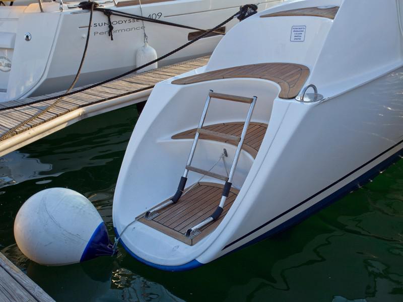 Book yachts online - catamaran - Athena 38 (4+2 cab) - SWAN - rent