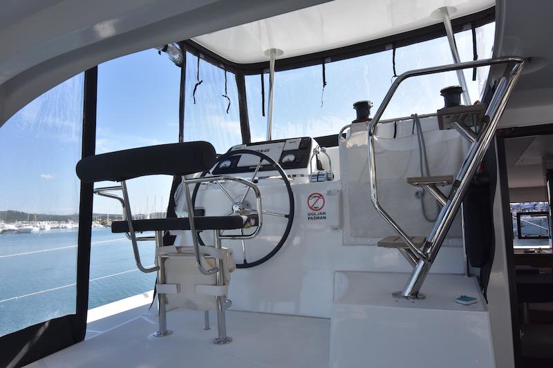 Book yachts online - catamaran - Lagoon 42 - LOLINA - rent
