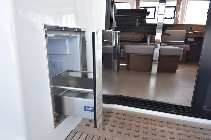 Book yachts online - catamaran - Lagoon 42 - LOLINA - rent