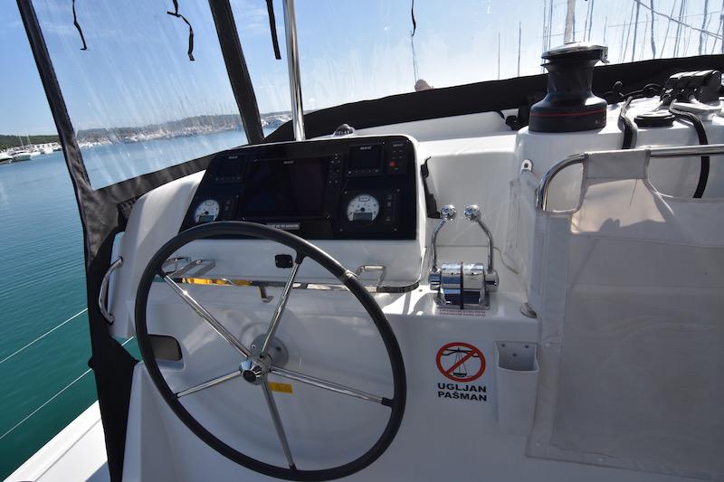 Book yachts online - catamaran - Lagoon 42 - LOLINA - rent