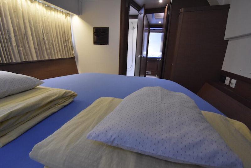 Book yachts online - catamaran - Lagoon 42 - LOLINA - rent